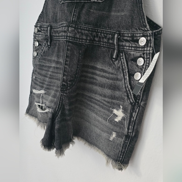 Abercrombie denim overalls/shorts. Black distressed Excellent Condition. Size S - Picture 3 of 13